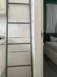 סולם מעץ, בצבע אפור
גובה 180
רוחב 48